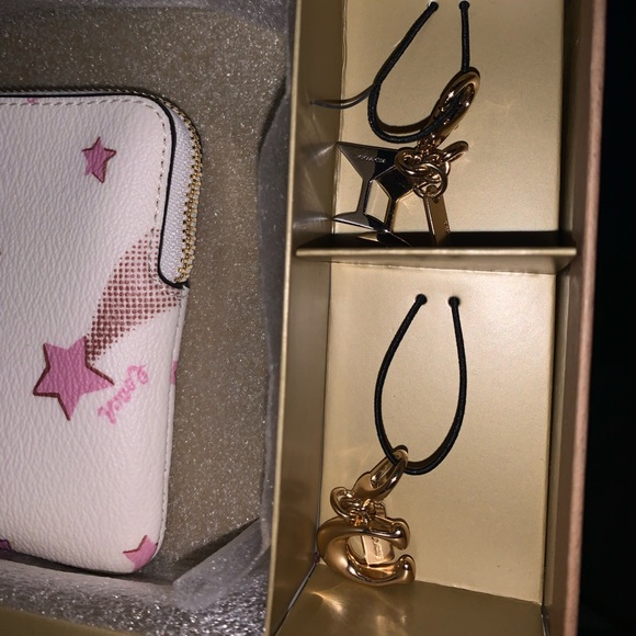 New still in box coach wallet/clutch - Picture 6 of 7